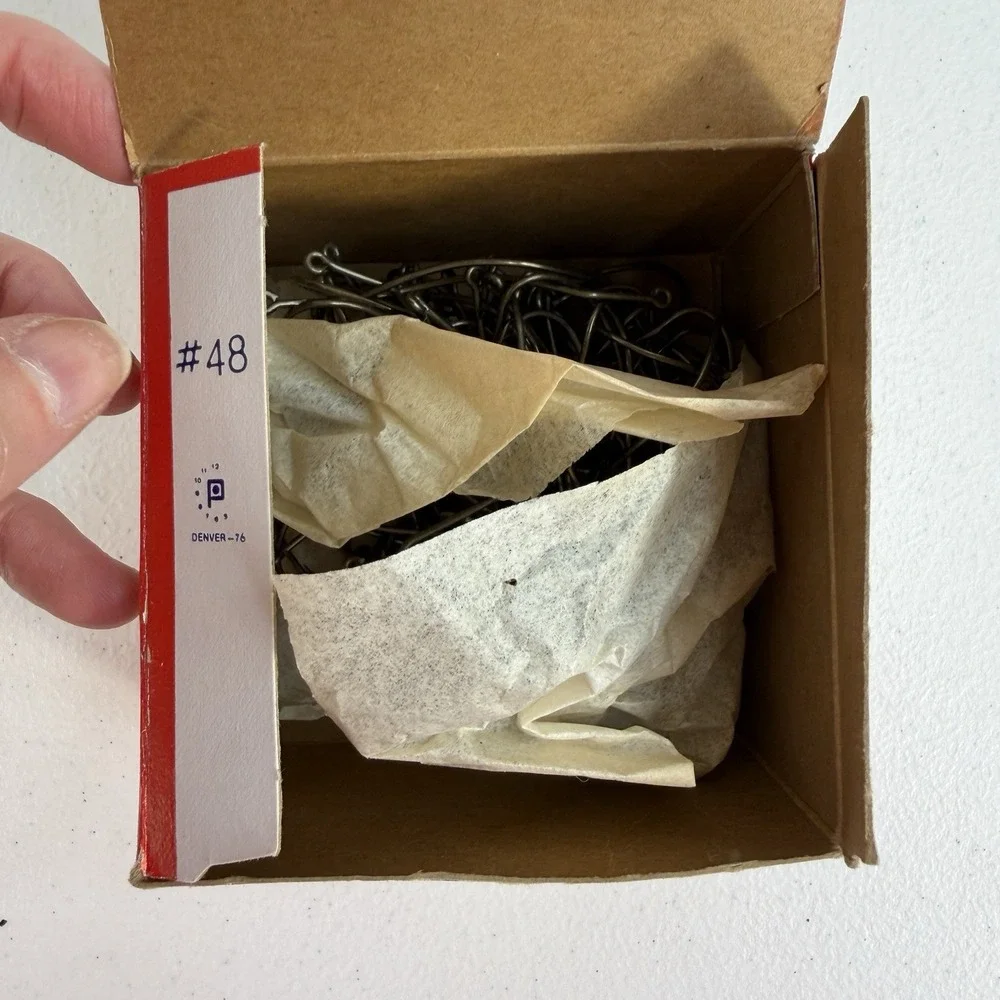 Vintage Eagle Claw‎ Fish Hooks Bronze Finish Original Box 100 Count Size 2/0 USA